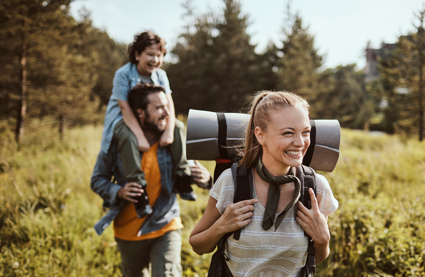 Familie macht Wanderausflug