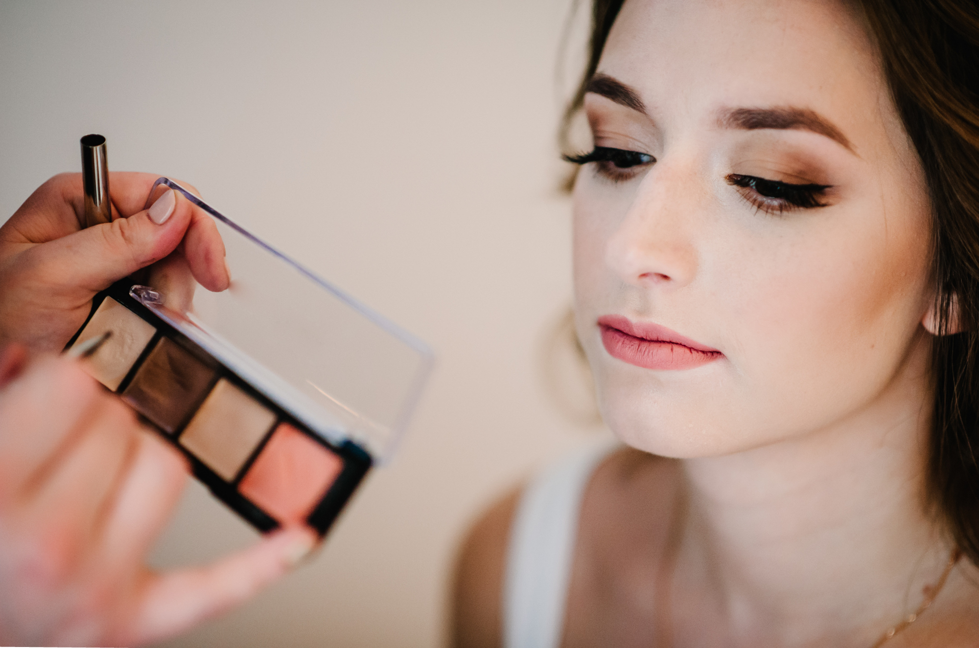 Dezentes Braut-Make-Up für eine puristische Hochzeit